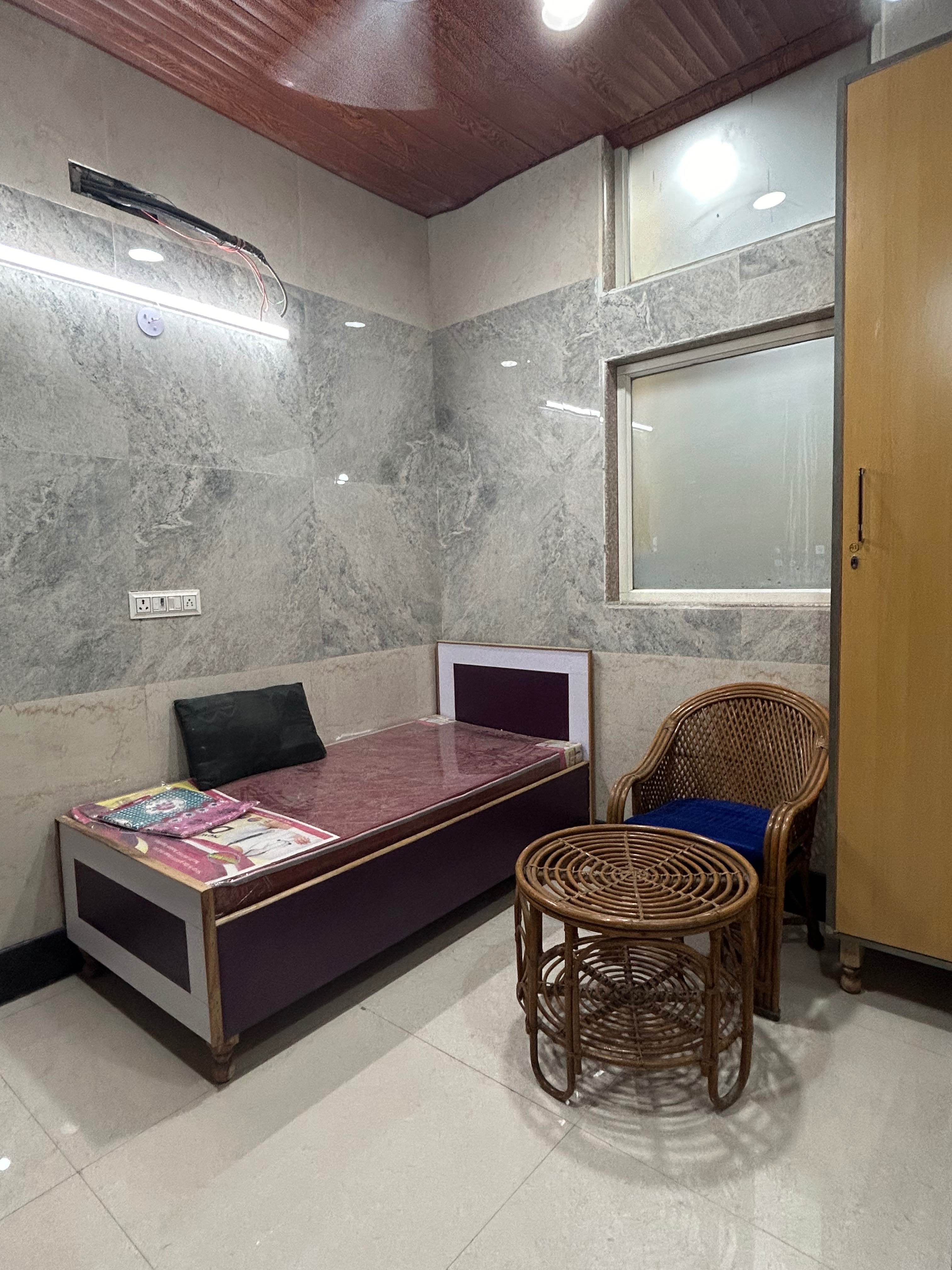 Fully luxurious PG for Students, Doctors,Bankers and Service class-Raja Park-Jaipur